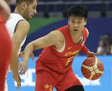 中国男篮冲击冠军宝座,全队充满斗志精神