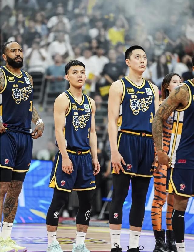 深圳男篮俱乐部球员总自然情况如何评价