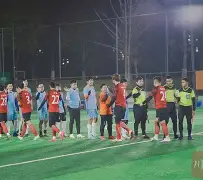 激烈的赛场上甲乙两队正在争夺冠亚军修改病句