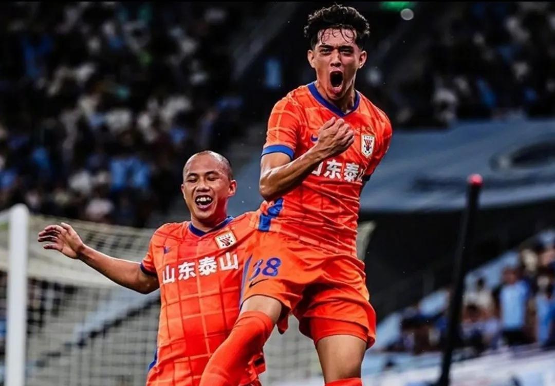 中超又出裁判争议!被踩却被吹假摔 连var都没看